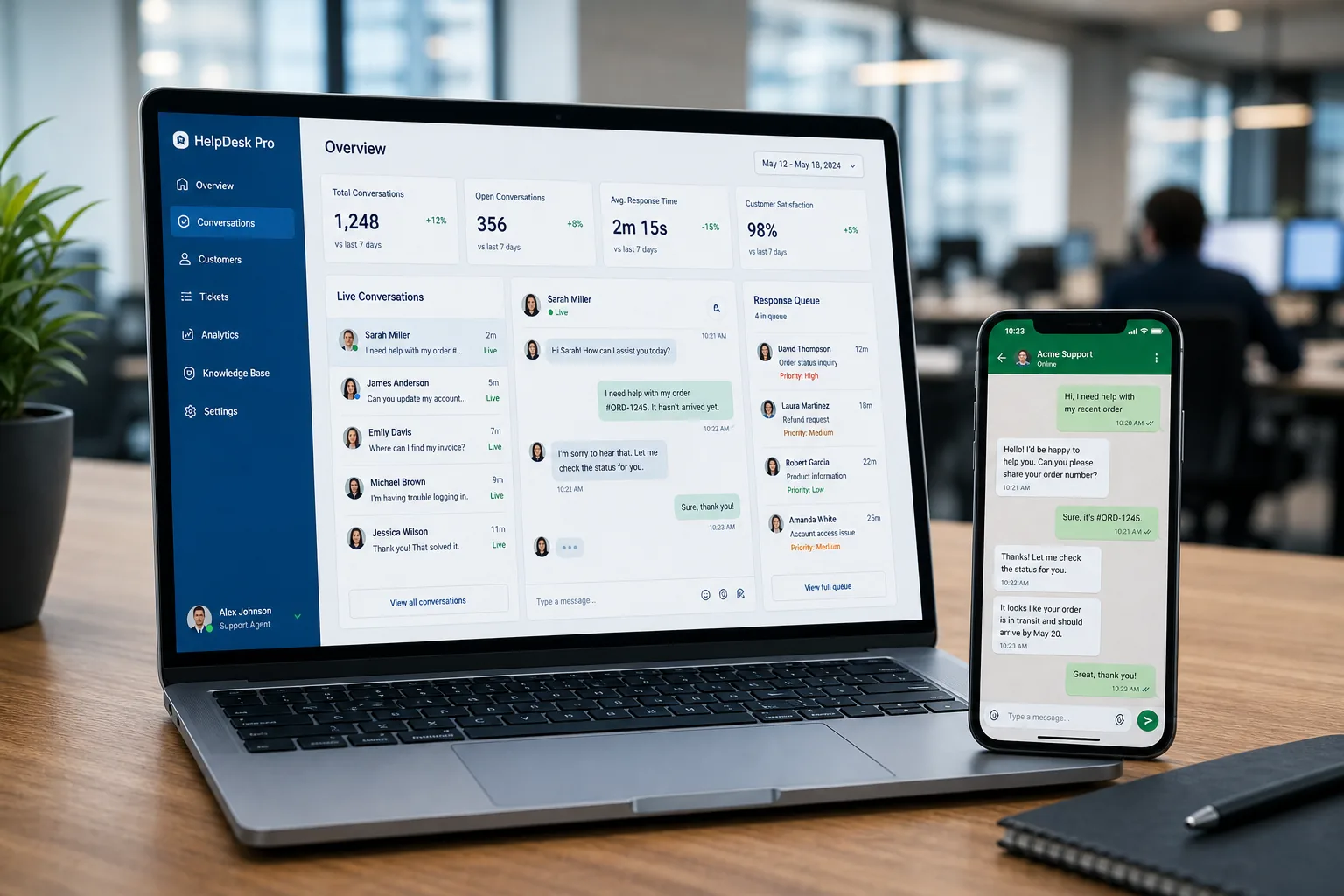 Painel da Response Connect em um notebook ao lado de um celular mostrando uma conversa de WhatsApp da empresa.